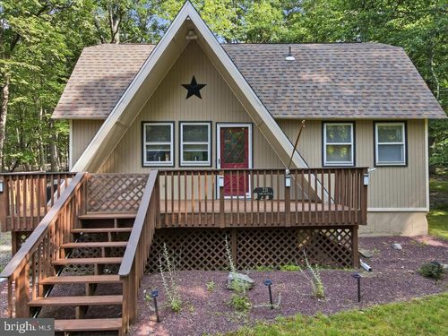 231 W Lake Valley Dr, Hazleton, PA, 18202-9134 | Card Image
