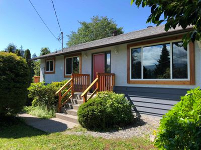 5711 Trail Ave, House other with 3 bedrooms, 2 bathrooms and 2 parking in Sechelt BC | Image 1