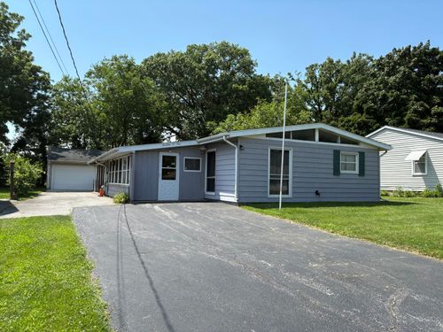 1401 Fairlane Dr, Valparaiso, IN, 46383-3644 | Card Image