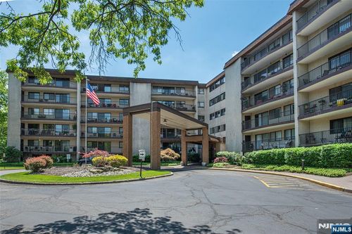 521 Piermont Ave, River Vale, NJ, 07675-5707 | Card Image