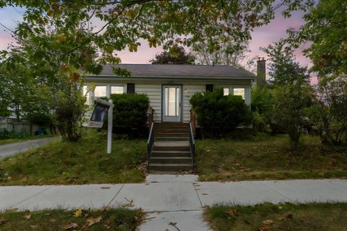 7142 Abbott Dr, Halifax, NS, B3L2L7 | Card Image