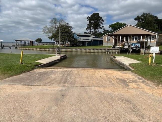 Enjoy easy access to the water with this convenient community boat launch. | Image 32