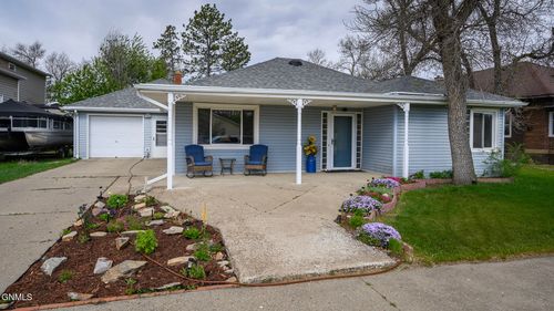 217 1st Avenue Nw, Hazen, ND, 58545 | Card Image