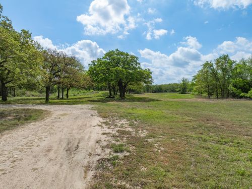 488 Wood St, Axtell, TX, 76624-1619 | Card Image