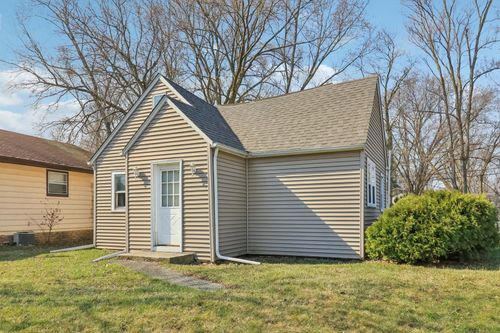 611 Golfview Dr, Round Lake Beach, IL, 60073-1712 | Card Image