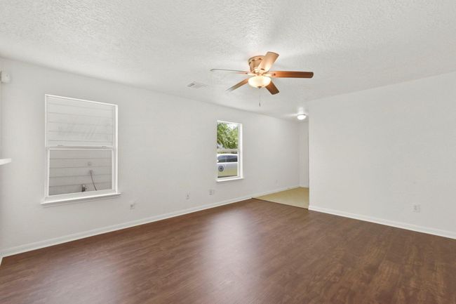 Living Room | Image 10