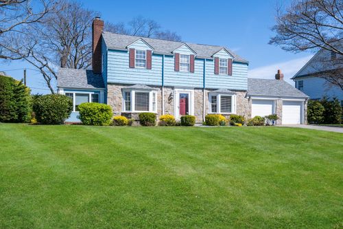 135 Northwoods Rd, Manhasset, NY, 11030-1612 | Card Image