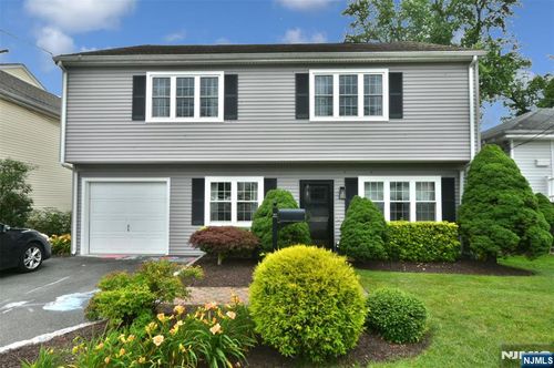 22 Grove St, Waldwick, NJ, 07463-2013 | Card Image