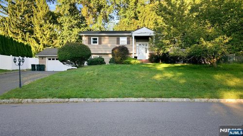 10 Rosemere Avenue, West Caldwell, NJ, 07006 | Card Image