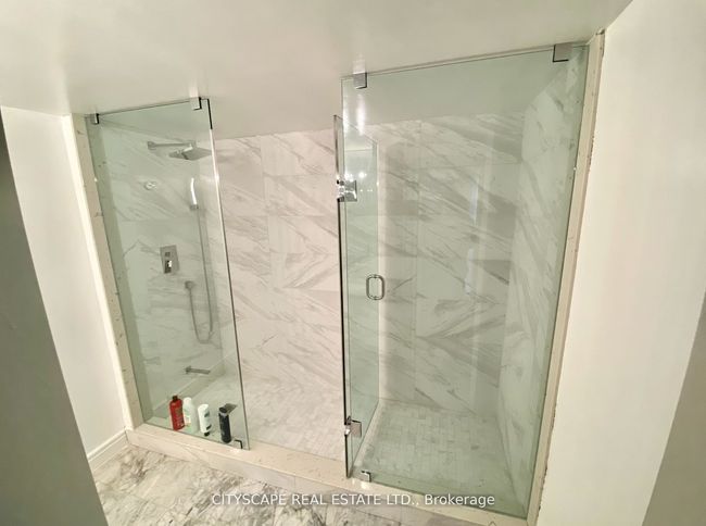 2501 - 50 Lombard St, Condo with 3 bedrooms, 2 bathrooms and null parking in Toronto ON | Image 7