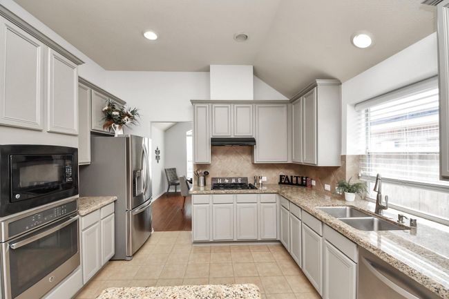 15122 Heron Meadow Ln, House other with 3 bedrooms, 2 bathrooms and 2 parking in Cypress TX | Image 15