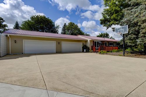 2765 Oak Knoll Ln, Stoughton, WI, 53589-3318 | Card Image