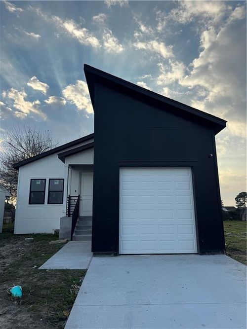 7600 Avalon Way, New Orleans, LA, 70127-1753 | Card Image