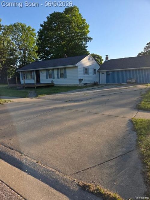 660 S Almont Ave, Imlay City, MI, 48444-1403 | Card Image