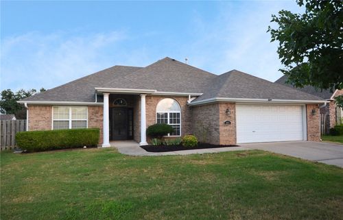 2303 N Cornwall Ave, Fayetteville, AR, 72704-6400 | Card Image