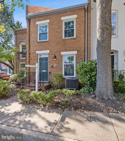 1102 N Pitt Street, Townhouse with 3 bedrooms, 3 bathrooms and null parking in ALEXANDRIA VA | Image 1