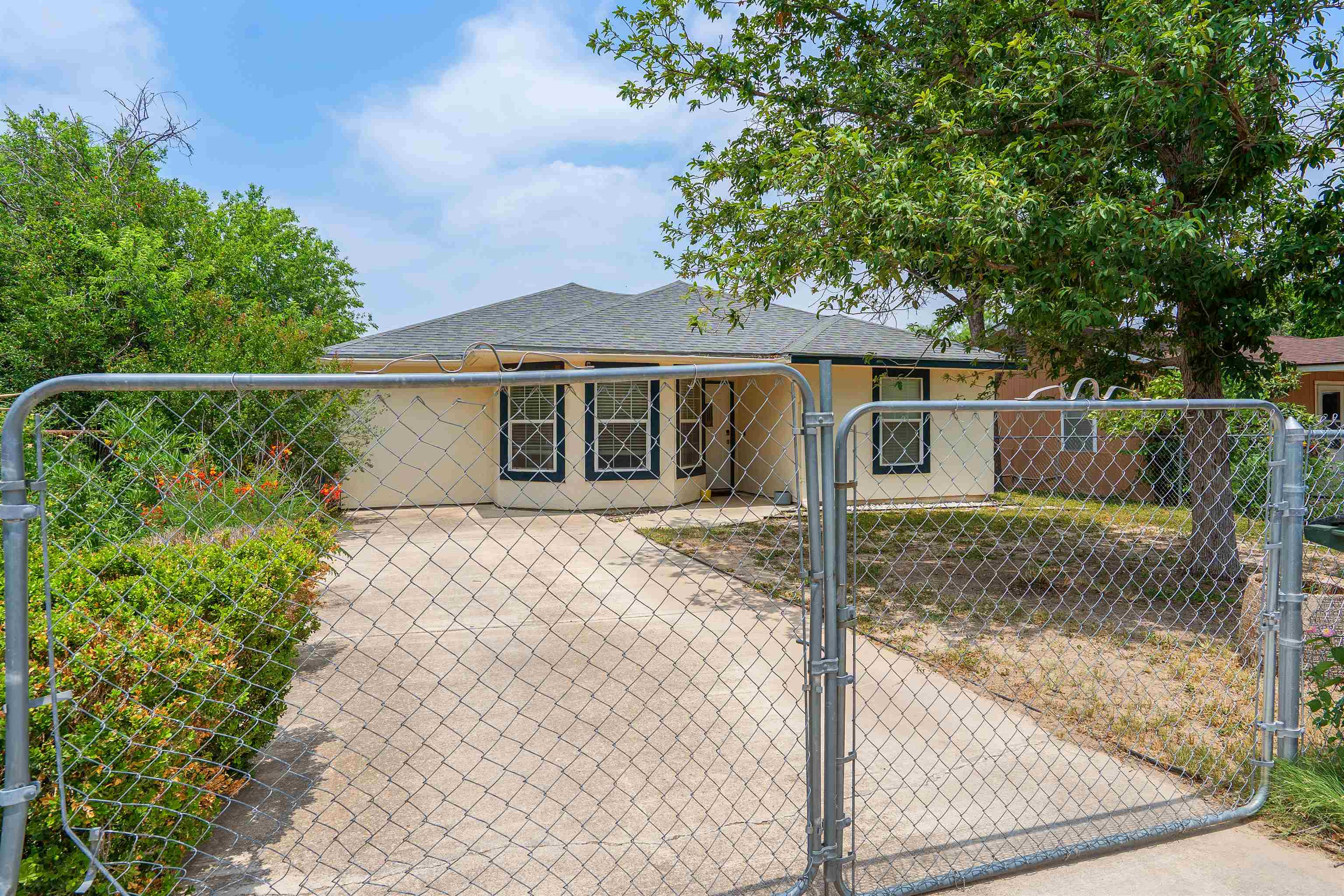 Residential in Del Rio 4