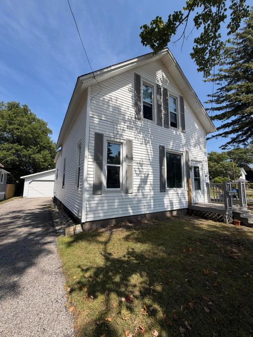 278 2nd Ave, Manistee, MI, 49660-2673 | Card Image