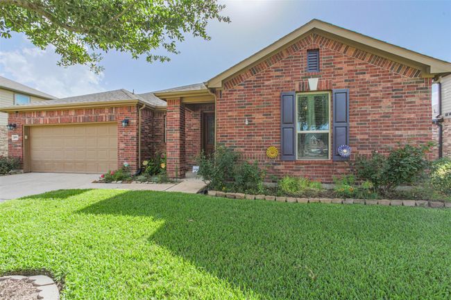 3713 Belmore Ln, House other with 3 bedrooms, 2 bathrooms and 2 parking in Pearland TX | Image 4