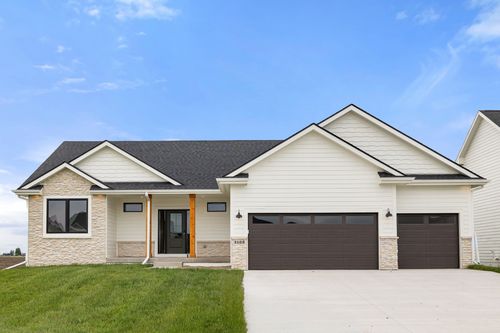 4668 180th St, Waukee, IA, 50263-6409 | Card Image