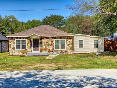 View of front of home featuring a front lawn | Image 2