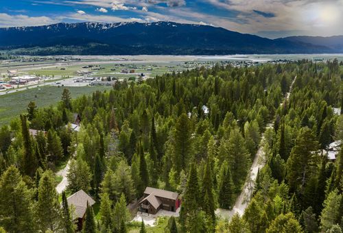 386 Spruce St, Alpine, WY, 83128 | Card Image