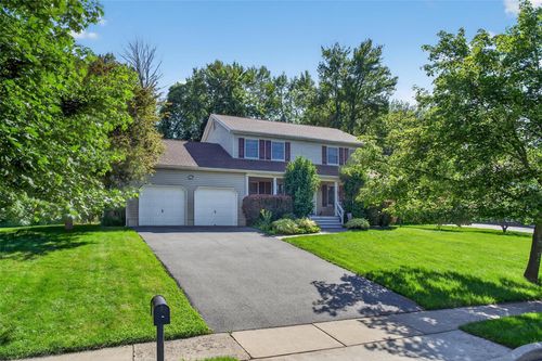 11 Whitman Pl, Monroe, NY, 10950-3951 | Card Image