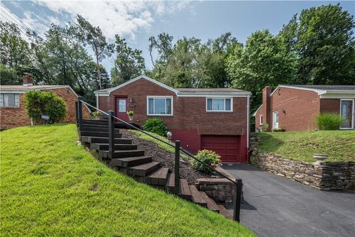 3917 Middleboro Rd, Castle Shannon, PA, 15234-1915 | Card Image