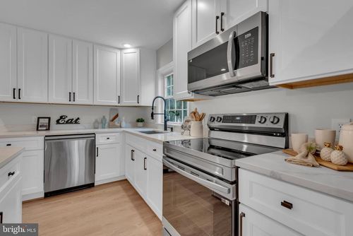 5485 Solomons Island Rd, LOTHIAN, MD, 20711-9704 | Card Image