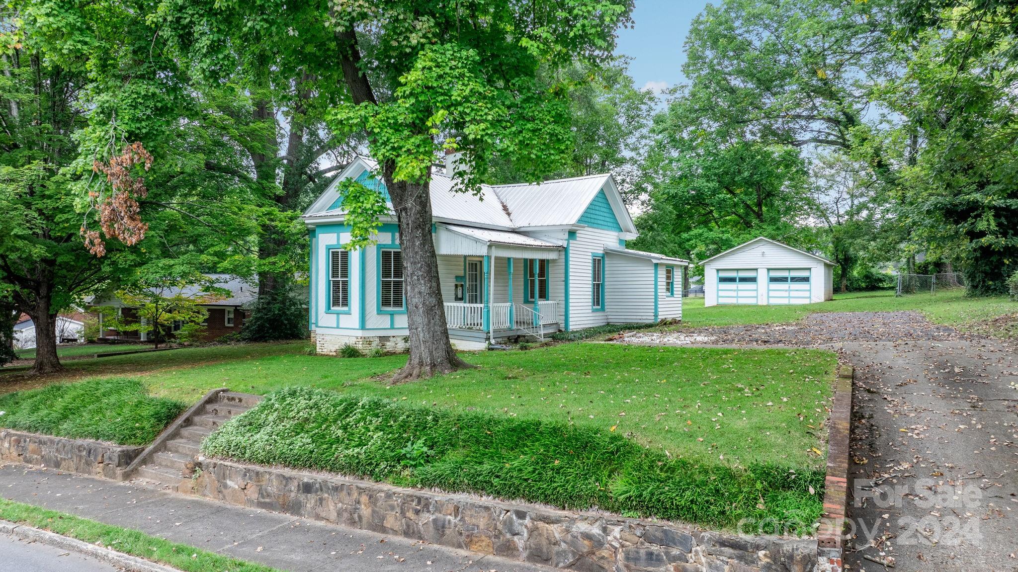Anderson St, Morganton, NC 28655