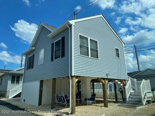 121 W Tide Way, Lavallette, NJ, 08735-1748 | Card Image