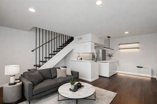 apt-220-3110 Red River St, Austin, TX, 78705-3217 | Card Image