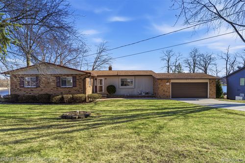 8028 Ore Knob Dr, Fenton, MI, 48430-9355 | Card Image