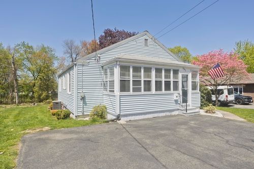 582 Broadway St, Chicopee, MA, 01020 | Card Image