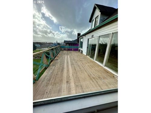 1524 Sheridan Ave, North Bend, OR, 97459-3628 | Card Image