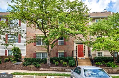 201-12102 Green Leaf Ct, FAIRFAX, VA, 22033-2526 | Card Image