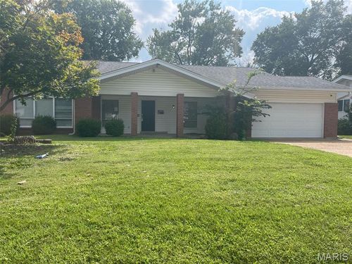 844 Townhouse Ln, Hazelwood, MO, 63042-3419 | Card Image