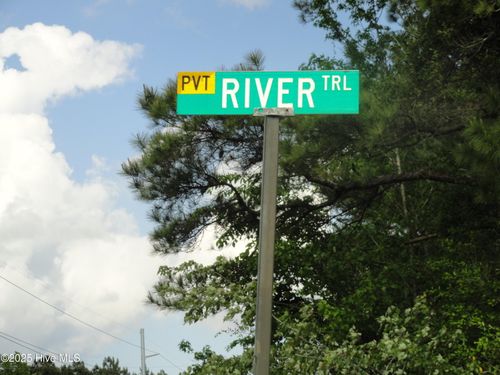 3 River Trl, Burgaw, NC, 28425-8062 | Card Image