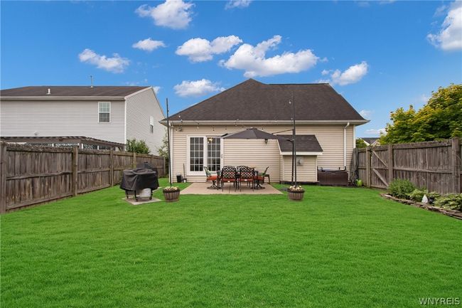 Private fenced in yard | Image 32