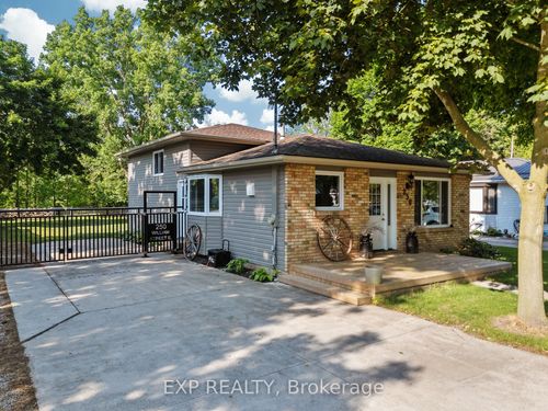 250 William St E, Parkhill, ON, N0M2K0 | Card Image