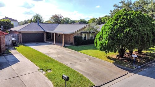 2202 Jones St, Rosenberg, TX, 77471-5335 | Card Image