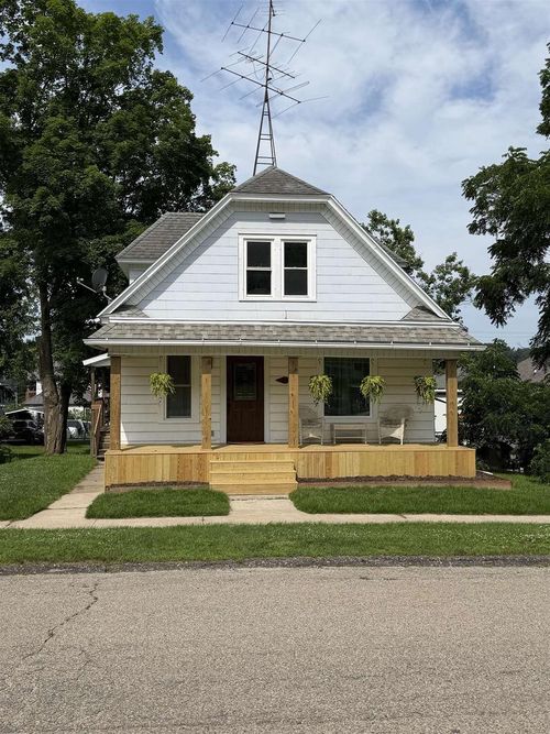 307 N East St, WONEWOC, WI, 53968-9087 | Card Image