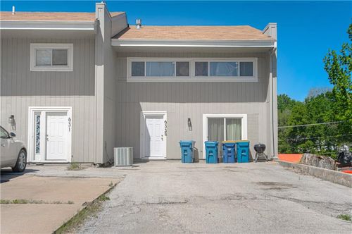 627 N Gallatin St, Liberty, MO, 64068-1647 | Card Image