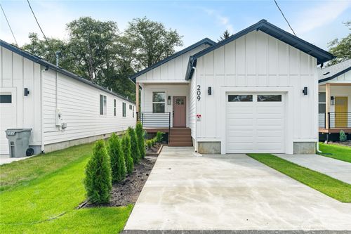 209 W Harriman St, Aberdeen, WA, 98520 | Card Image