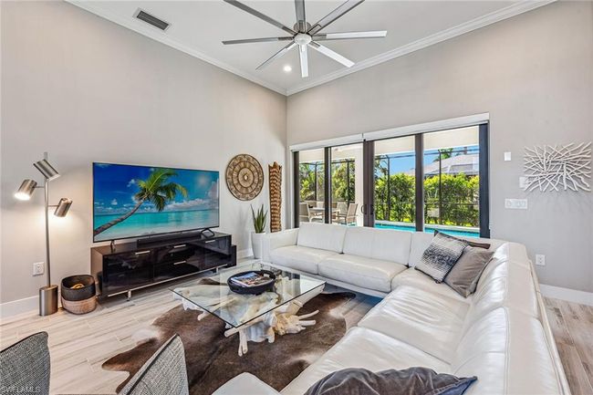 370 Regatta St, House other with 3 bedrooms, 2 bathrooms and null parking in MARCO ISLAND FL | Image 2