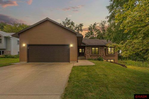 1009 2nd St Se, Faribault, MN, 55021-6464 | Card Image