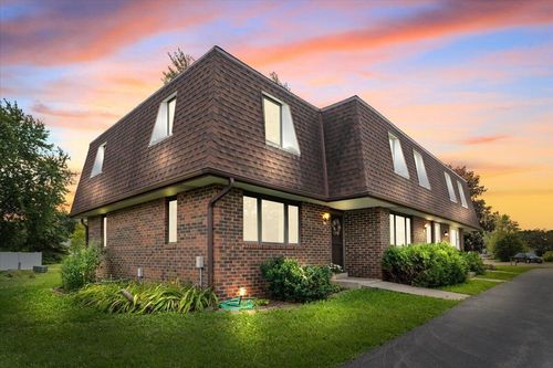 272 Karen Court, Hartford, WI, 53027 | Card Image