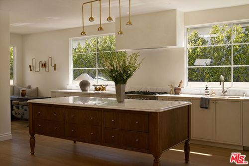 2214 Glencoe Ave, Venice, CA, 90291-4039 | Card Image