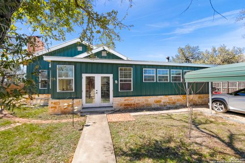 541 Robindale W, Bandera, TX, 78003-3909 | Card Image