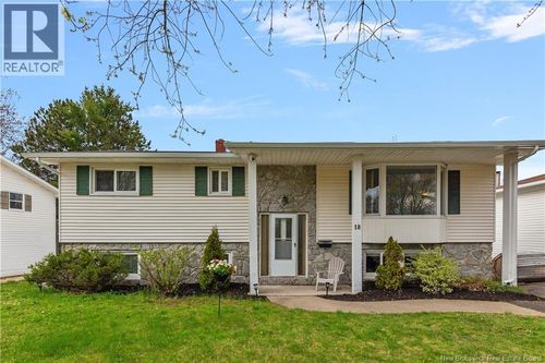 18 Brewster St, Riverview, NB, E1B3M8 | Card Image